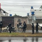 Los atacantes llegaron hasta la vivienda en dos vehículos y utilizaron fusiles y pistolas.