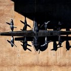 Fotografía cedida por Eve Air Mobility que muestra el primer prototipo a escala real de su avión eléctrico de despegue y aterrizaje vertical (eVTOL, en inglés)