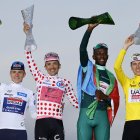 Mejor ciclista joven el belga Remco Evenepoel, el Rey de Montaña, el mejor velocista el eritreo Biniam Girmay    yel ganador general del Tour de Francia, el esloveno Tadej Pogacar del UAE Team Emirates.
