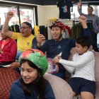 Fanaticos de Richard Carapaz se reunen para alentar al ciclista en su ultima carrera en el tour de Francia lo hacen en su tienda en el norte de Quito. Quito 21 de Julio de 2024 GUSTAVO GUAMAN Agencia (ag-expreso ag-extra - ag-Quito)