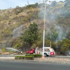Respuesta. Los bomberos llegaron a apagar el fuego.