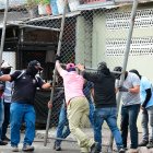 Empleados municipales retiraron las rejas.