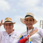 Edmundo González junto a María Corina Machado, ambos lideran la oposición al régimen de Nicolás Maduro.