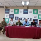 Soluciones. El alcalde de Playas mantuvo reuniones con el COE cantonal.