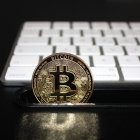 El uso de criptomonedas, como bitcoin, ha crecido ha escala global.