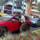 La Policía socializó con los conductores los tipos de seguridad para evitar el robo de vehículos en Quito.