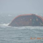 El buque cisterna MT Terra Nova, cargado con 1,4 millones de litros de combustible, antes de hundirse en la bahía de Manila.