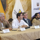 Hernán Luque, ministro de Transporte y Obras Públicas, señaló que se destinará 150 millones de dólares para tres vías de Azuay.