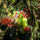 Personal de Bomberos rescató a dos niños que cayeron a una quebrada en el puente 2, Valle de Los Chillos