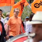 Junto a parte de la militancia, Rabascalla caminó hasta la sede de la Izquierda Democrática.