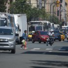 Sitio. En la Rumichaca se determinó que se superan los decibeles recomendados por la OMS. Ahí hay de todo, paso de buses, taxis, motos, comercios y alta demanda de personas. Algunos se han acostumbrado, reconocen.