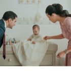 Doménica Saporiti con su esposo e hija.