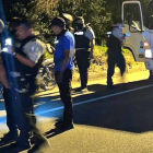 Agente policiales en la carretera donde ocurrió el hecho.