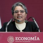 La secretaria de Economía, Raquel Buenrostro, participa este lunes durante una conferencia de prensa en la Ciudad de México (México).