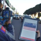 Los dispositivos miden la velocidad de los vehículos a 1.200 metros, en el día o en la noche.