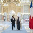 El presidente de la República, Gabriel Boric (i), junto a su homólogo de Emiratos, Mohamed bin Zayed Al Nahyan, durante una visita oficial, este lunes, en Abu Dabi.