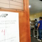 Venezolanos votan el domingo pasado, en Caracas (Venezuela).