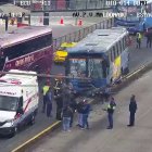 El bus se chocó contra el borde de concreto que limita el carril exclusivo del Trolebús, en el sector de El Recreo.