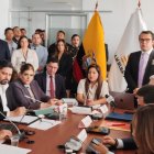 La ministra cuestionó que se haya dado al trámite de los dos juicios políticos cuando apenas este 31 de julio realizó su primera comparecencia tras los seis primeros meses de gestión.