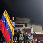 La líder opositora extiende un saludo a Ecuador por su apoyo en el proceso electoral.