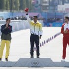 El ecuatoriano Brian Daniel Pintado (c) celebra el oro junto al brasileño Caio Bonfim (i), plata, y el español Martín Álvaro (d), bronce, en el podio de los 20km marcha de los Juegos Olímpicos de París 2024.
