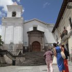 Ambas rutas transitan por San Blas, uno de los barrios más antiguos de la capital.