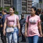 Familiares de las personas detenidas durante las protestas por los resultados electorales dados por el Consejo Nacional Electoral (CNE).