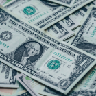 Algunos billetes en circulación tienen números de serie repetidos, lo que los convierte en falsos en términos de identificación única.