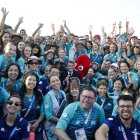 El presidente Emmanuel Macron visitó y compartió con decenas de voluntarios en uno de los últimos actos de los Juegos donde ponderó el trabajo que realizan.