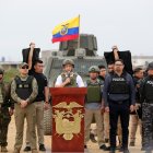 Los expertos Renato Rivera y Luis Córdova coinciden en que Daniel Noboa utiliza a los militares como estrategia político-electoral.