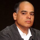 El exministro de Comunicación e Información de Venezuela, señala que el Gobierno de Nicolás Maduro busca arremeter contra la clase popular como medida de presión.