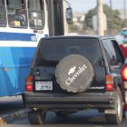En un tramo de la vía Daule, varios conductores fotografiaron este caso para subirlo a las redes y cuestionar cuando la ATM sanciona estos casos.
