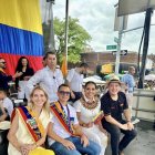 Fiesta. La autoridad electoral y el candidato a la presidencia durante el festival ecuatoriano de Queens, Nueva York.