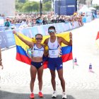 Pintado junto a Glenda Morejón, su dupla para la plata en los relevos mixtos de la marcha en París.