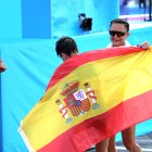 Glenda Morejón rompió en llanto y fue recibida con un abrazo por la española María Pérez, quien ganó el oro. A la izquierda Pintado la esperaba.