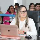 La consejera de Participación Ciudadana, Johanna Verdezoto, en sesión de pleno.