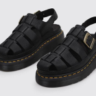 De ser un calzado humilde y funcional para proteger el pie de las rocas y erizos de mar en la playa a reconvertirse en emblema de la moda de la mano de firmas como Gucci o JW Anderson.