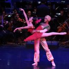 El público se transportó a la era dorada de la danza, inspirada por el legado de Sergei Diaghilev (1872-1929),.