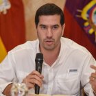 La Fiscalía notificó al ministro Roberto Luque sobre el inicio de una investigación por la contratación de las barcazas.