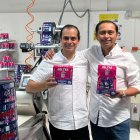 Socios. Paúl junto a Carlos Narváez, sobre quien se apoyó para difundir la marca y sus bondades.