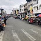 Desorden. Este es el panorama que prevalece en varias calles del centro: comedores ambulantes que traban la circulación.