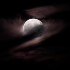 Los investigadores estudiaron muestras de suelo lunar tomadas por astronautas de la misiones Apolo y datos del orbitador lunar LADEE, ambos de la Nasa.