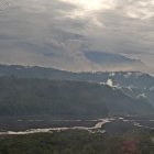 El volcán Sangay ha emitido material incandescente, ceniza y gases en las últimas horas.