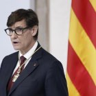El presidente electo de la Generalitat, Salvador Illa, pronuncia un discurso durante su acto de toma de posesión este sábado en Barcelona.
