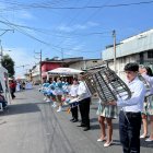 La música cautivó a los habitantes del barrio.