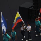Los medallistas Lucía Yépez y Daniel Pintado fueron los abanderados en la ceremonia de clausura de París 2024.