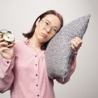 Aprende consejos prácticos para mejorar la calidad de tu sueño y evitar estos despertares nocturnos