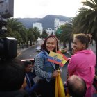 Neisi Dajomes y Angie Palacios recorriendo las calles de Quito.