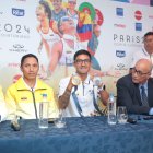 Medallistas olímpicos y Jorge Delgado en rueda de prensa desde Guayaquil.