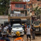 El edificio ubicado en la barriada caraqueña de Petare, la mayor favela de Venezuela, se derrumbó.